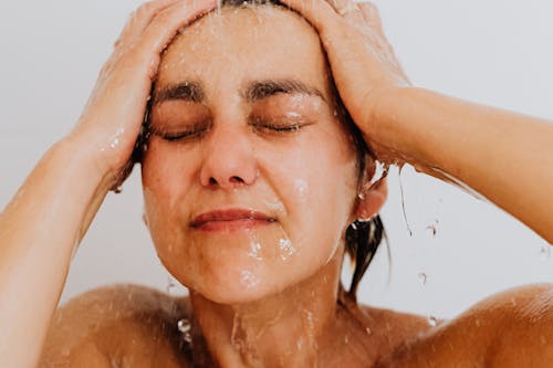 How Your Daily Shower Routine Impacts facial Skin